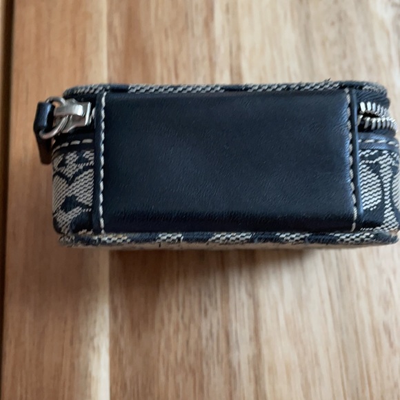 Coach Case - Picture 7 of 7